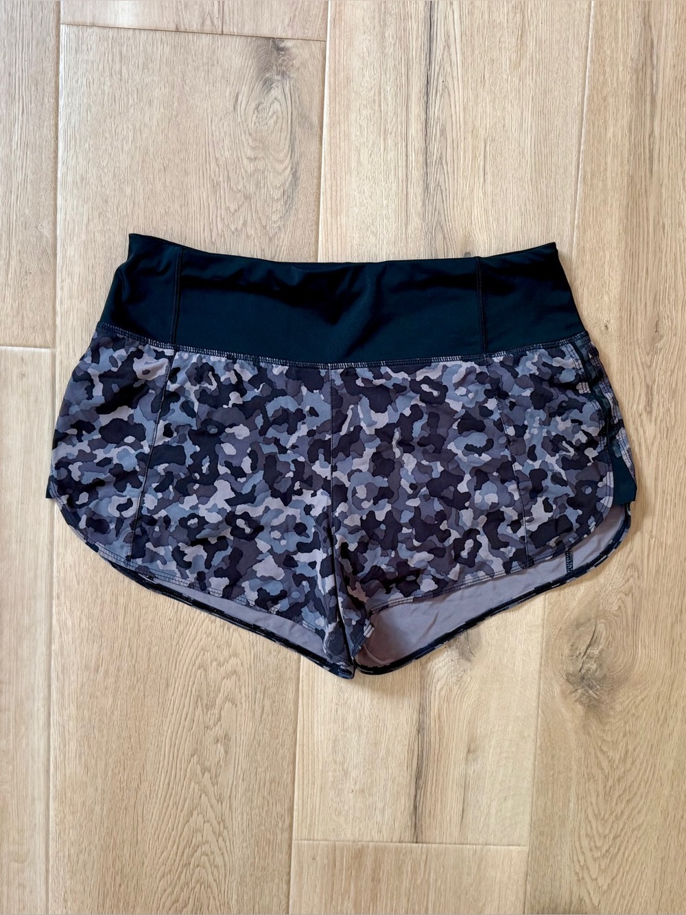 Athleta Running Free 3.5" Shorts Size S